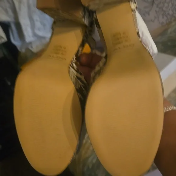 Elegant IGINLA Aldo Snakeskin Platform Heels - Picture 5 of 6